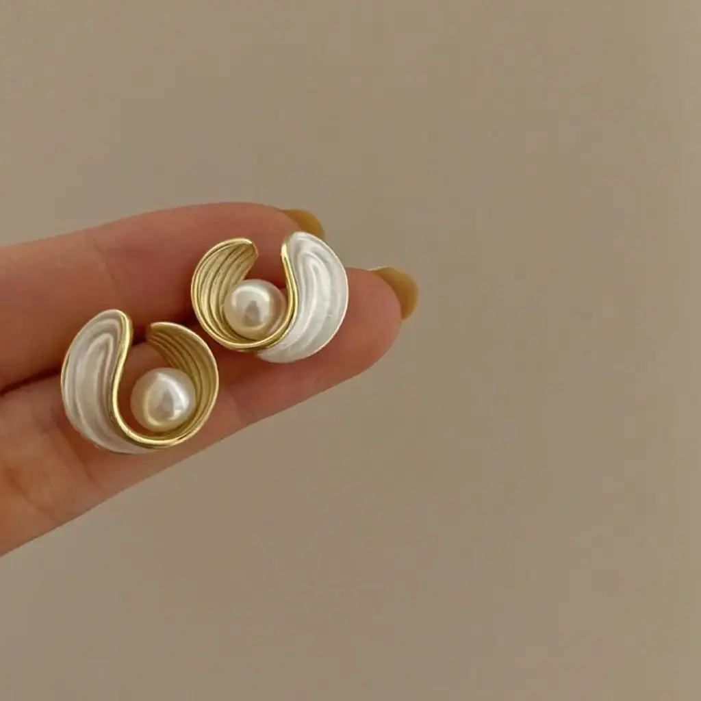 Shell And Pearl Stud S0009