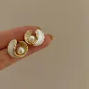 Shell And Pearl Stud S0009