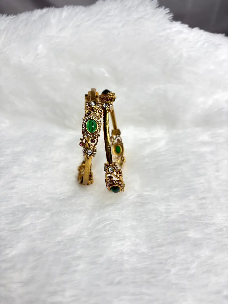 Green Kemp stone Bangle B0011
