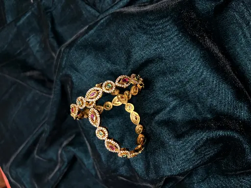 Circle Oval Bangle B0003