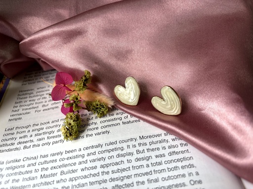 White Heart Stud S0003