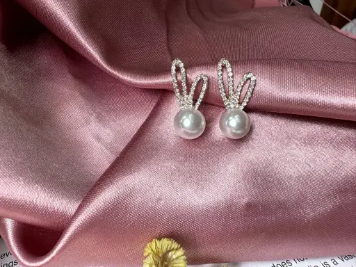 Bunny Ear Pearl Stud S0008