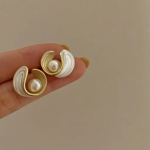 Shell And Pearl Stud S0009