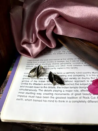 Black Twin Leaf S0014