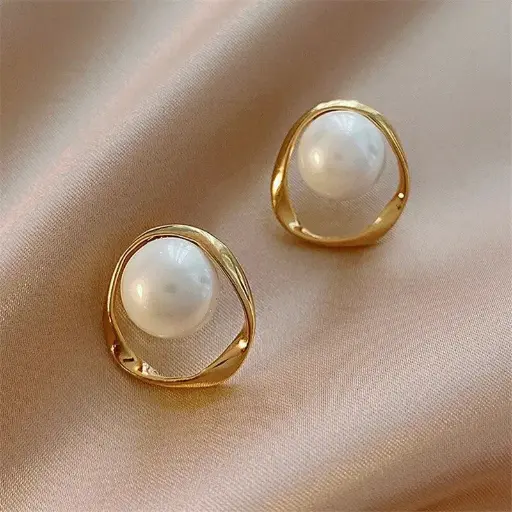 Pearl Round Stud S0019