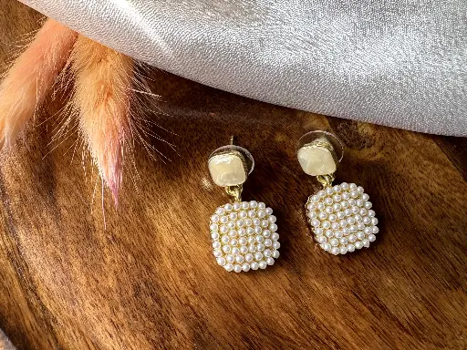 Square Mini Pearl Drop S0032