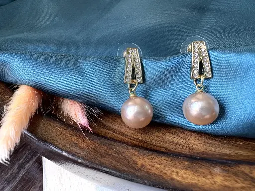 V Shape Earring with Pink Pearl S0042