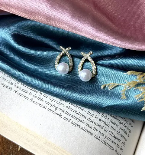Pearl &Stone Stud